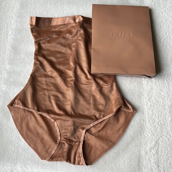 SKIMS Barely There Hi-Waist Briefs